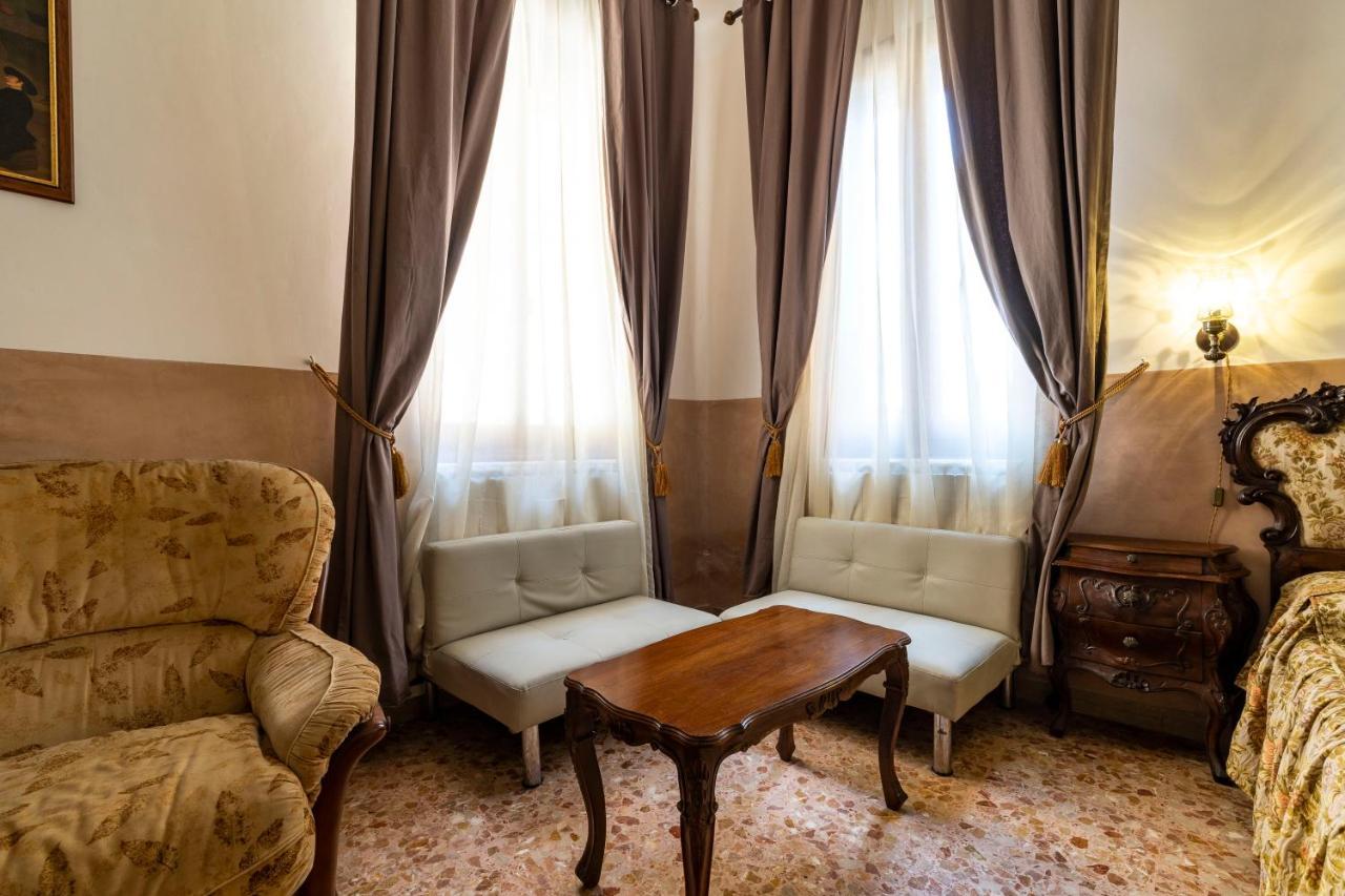Queen House Venezia Eksteriør billede