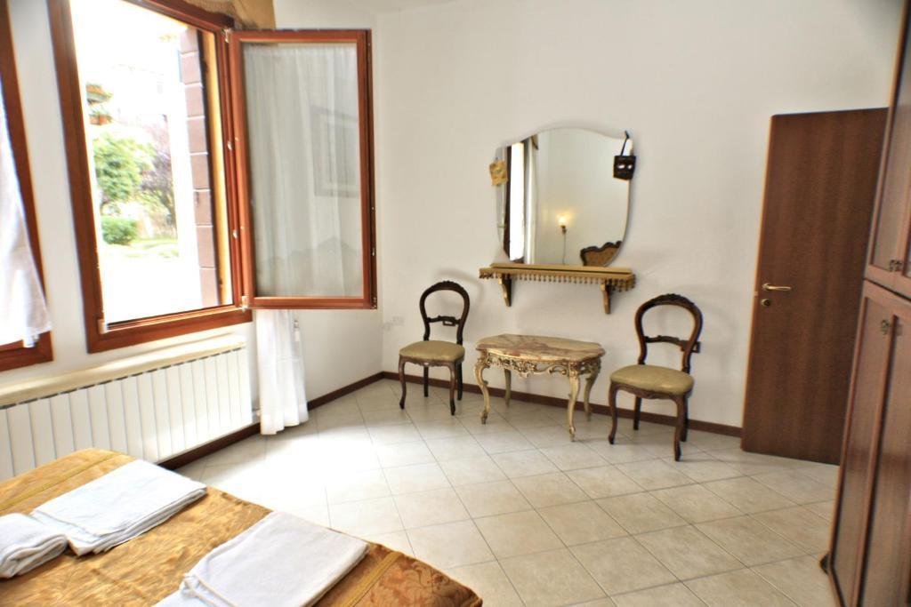 Queen House Venezia Værelse billede